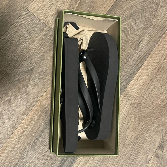 Gucci Chevron Sandals - Picture 3 of 3